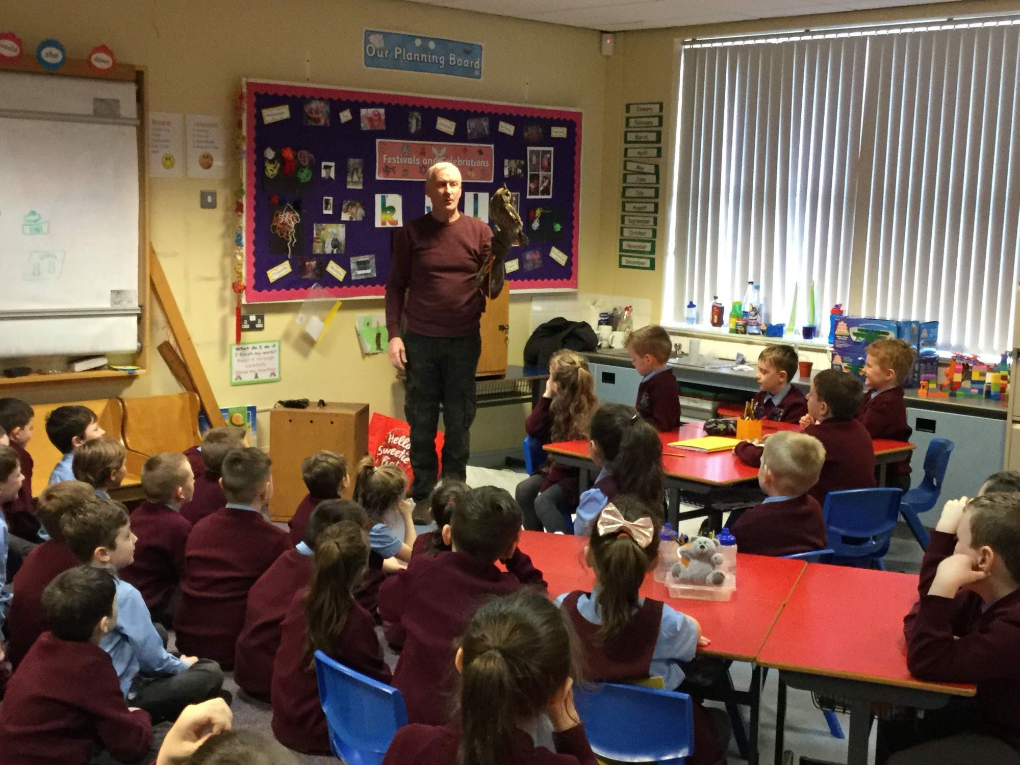 Year 3 meeting Barney and Leo the owls