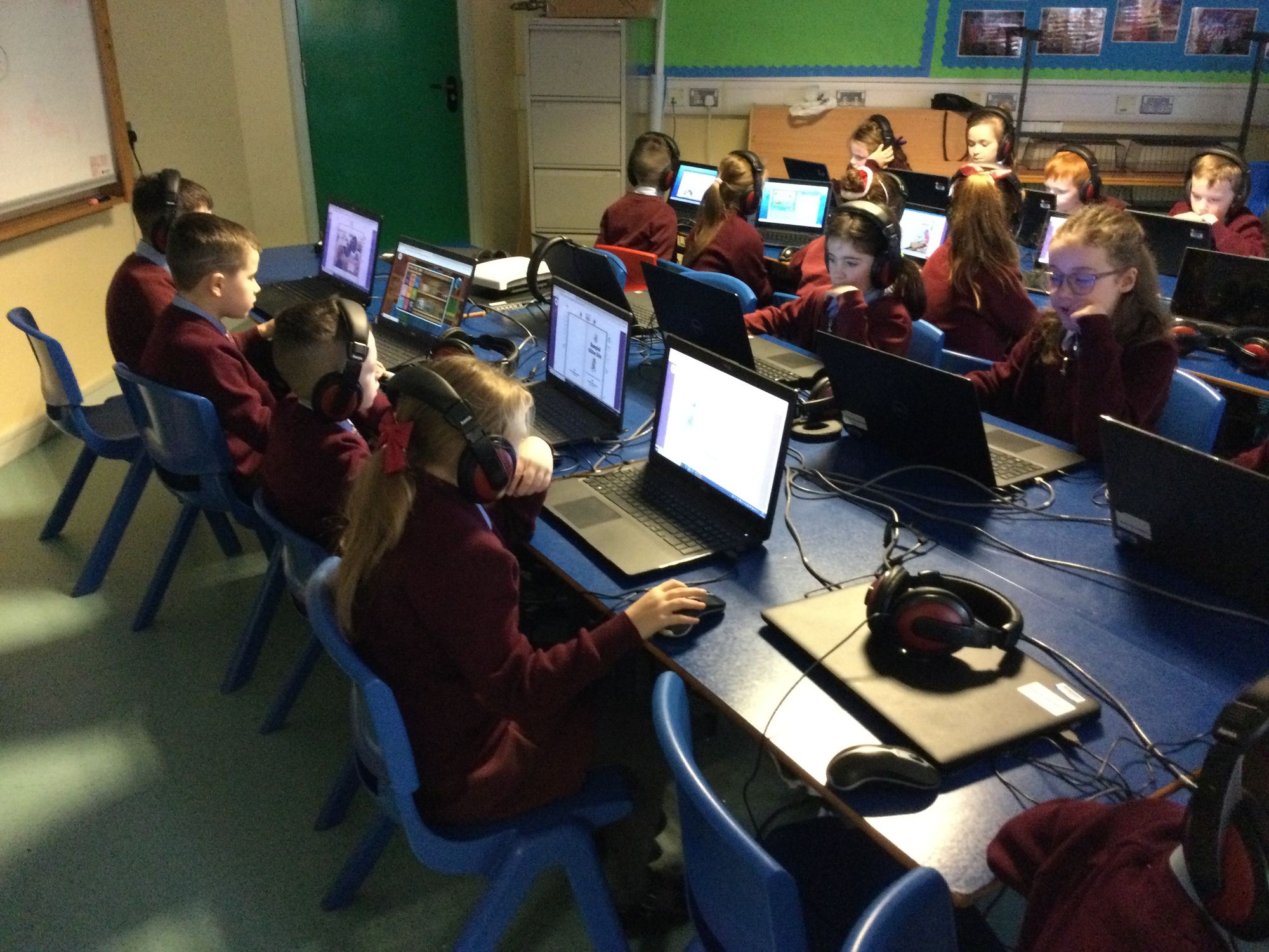 Year 4B enjoying Reading Eggs in the new Foundation Stage/Key Stage One ICT suite.