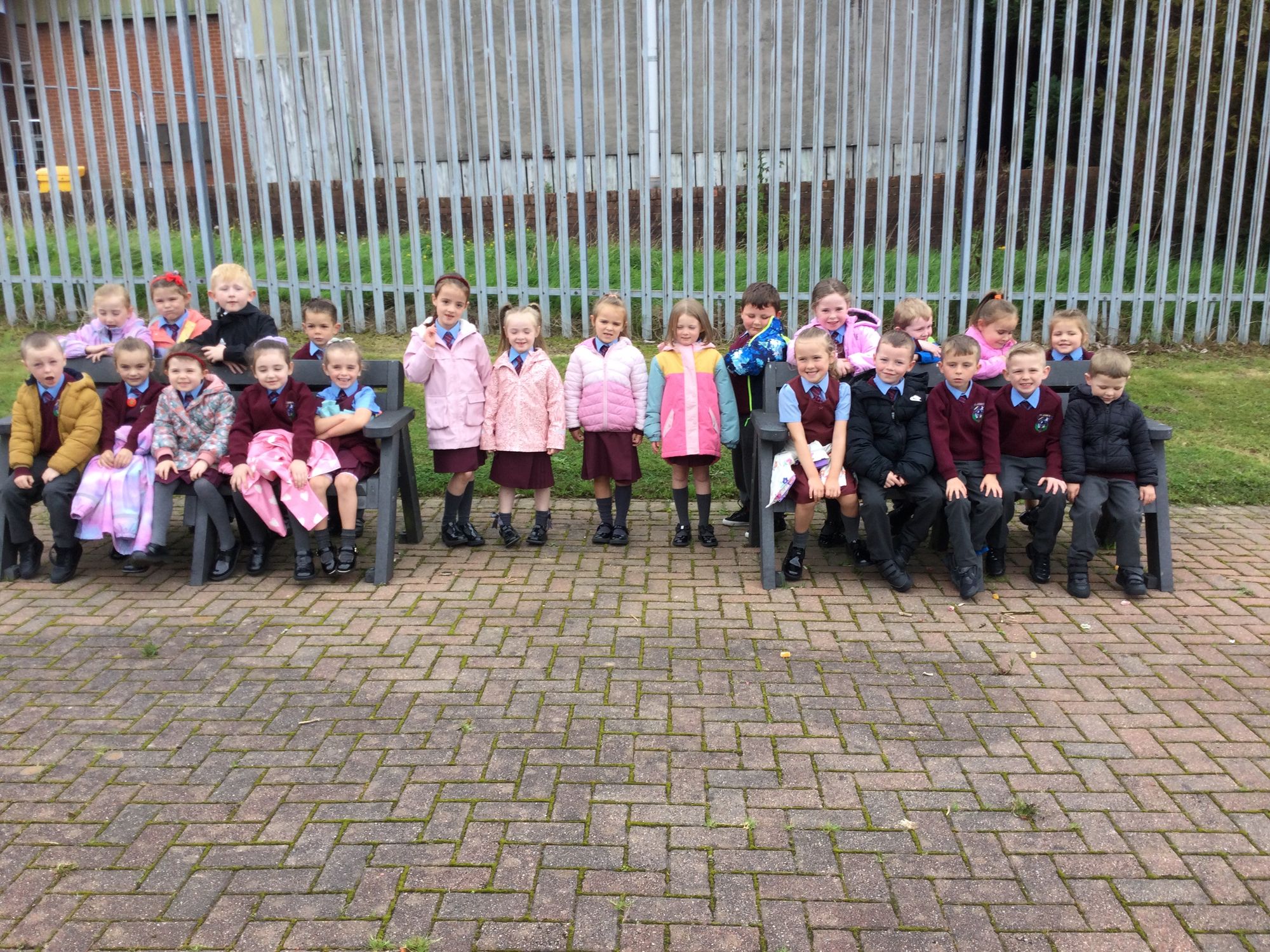 Class 2B visits Creggan Library.