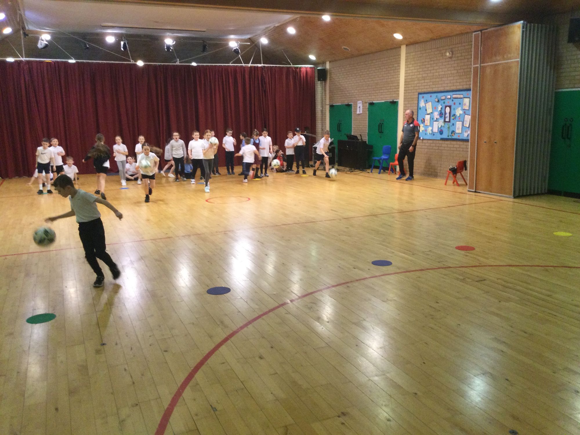 Year 5 take part in Busy Bodies PE sessions!⚽️🏀⛹️‍♂️🤸‍♂️