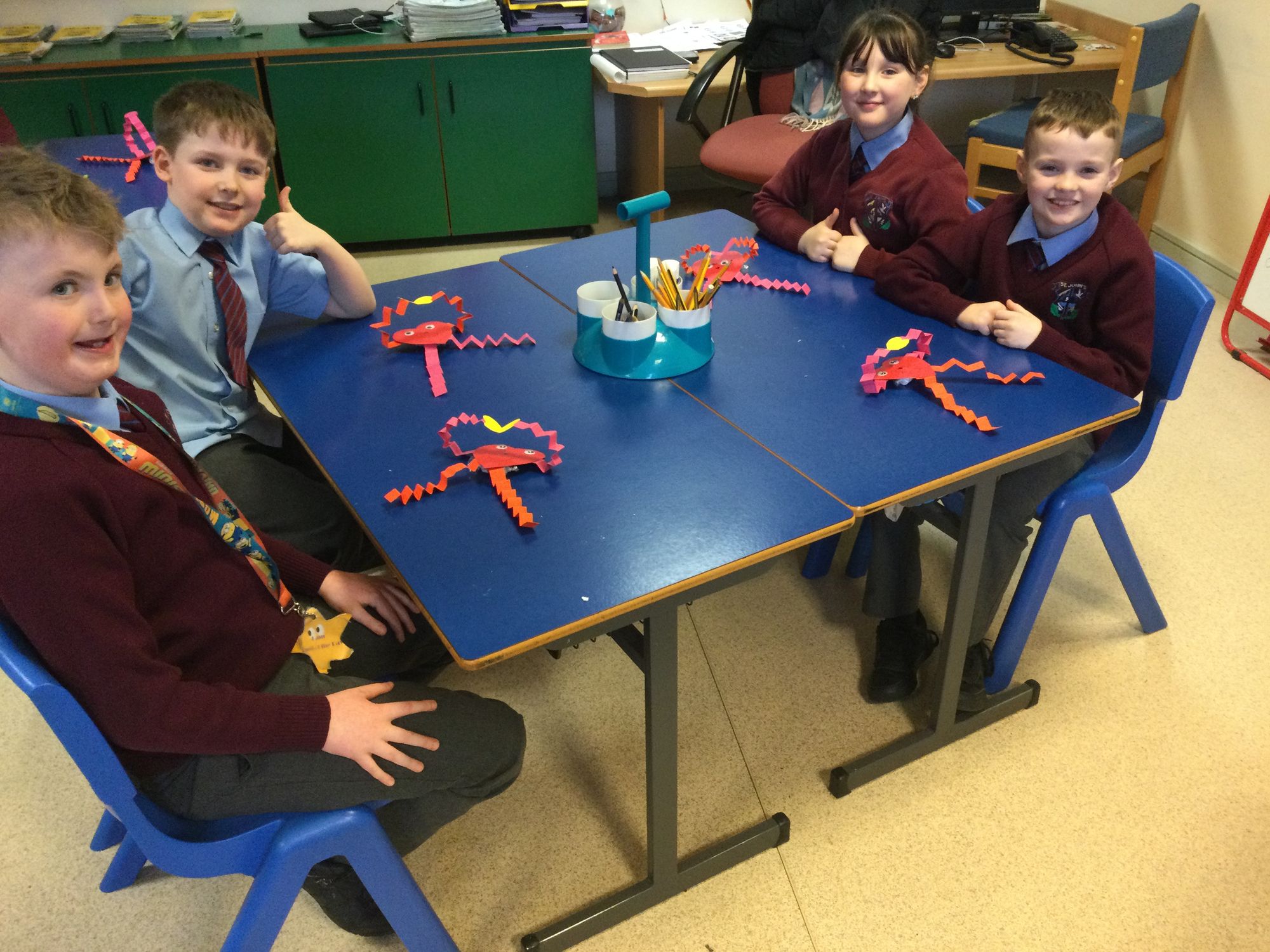 Year 4B had fun making some Valentine crafts 💖💞