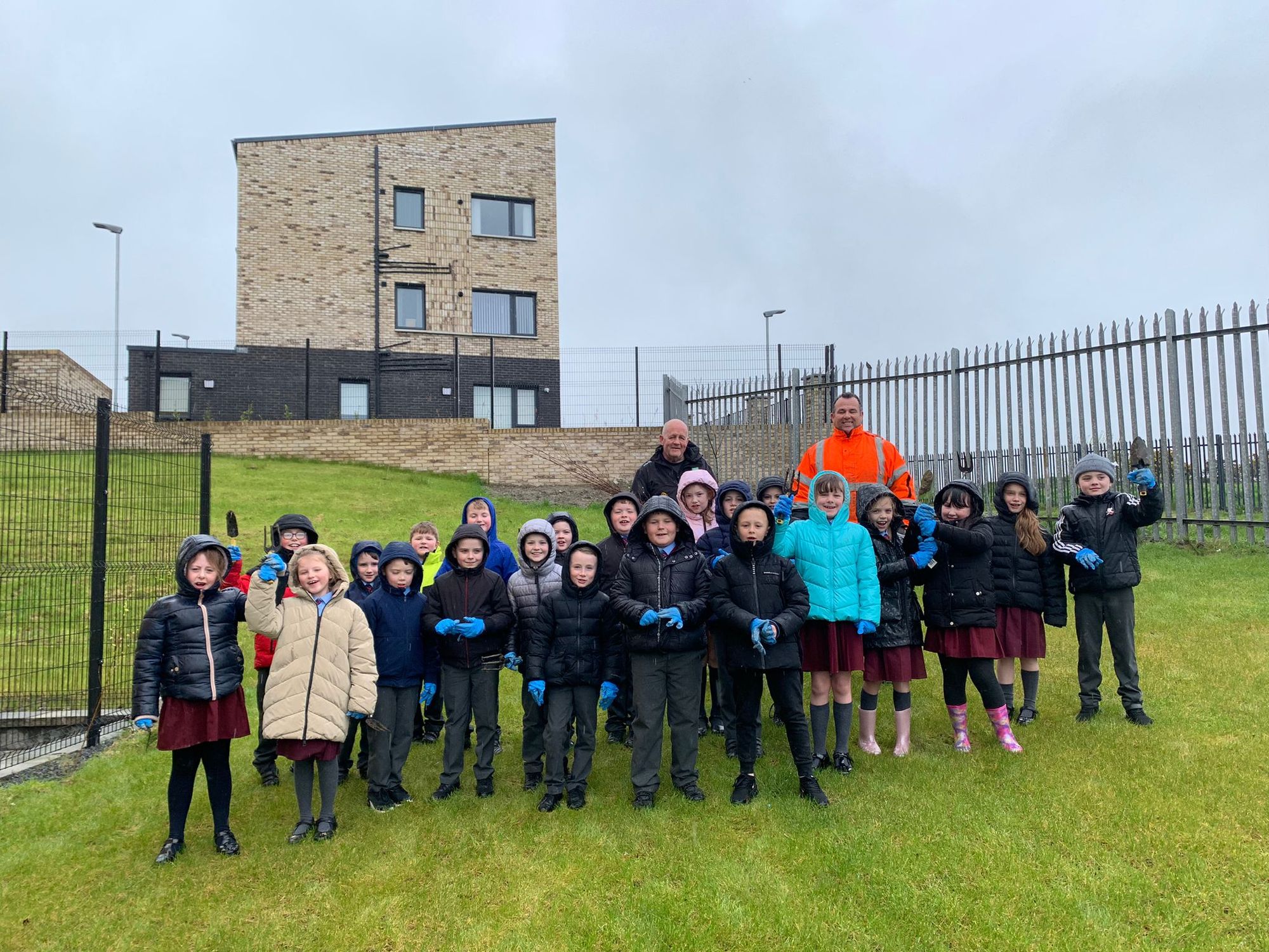 Year 4B had a lovely morning @ Seán Dolan’s planting trees.