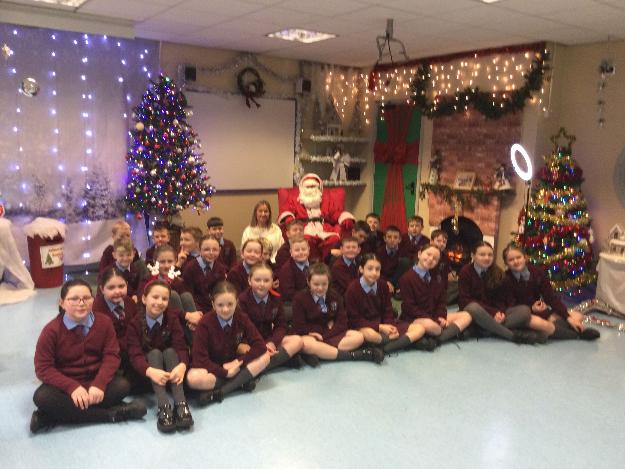 Year 7B had a fabulous time sharing hot chocolate and singing festive songs with Santa, telling him all about  their Christmas wishes.