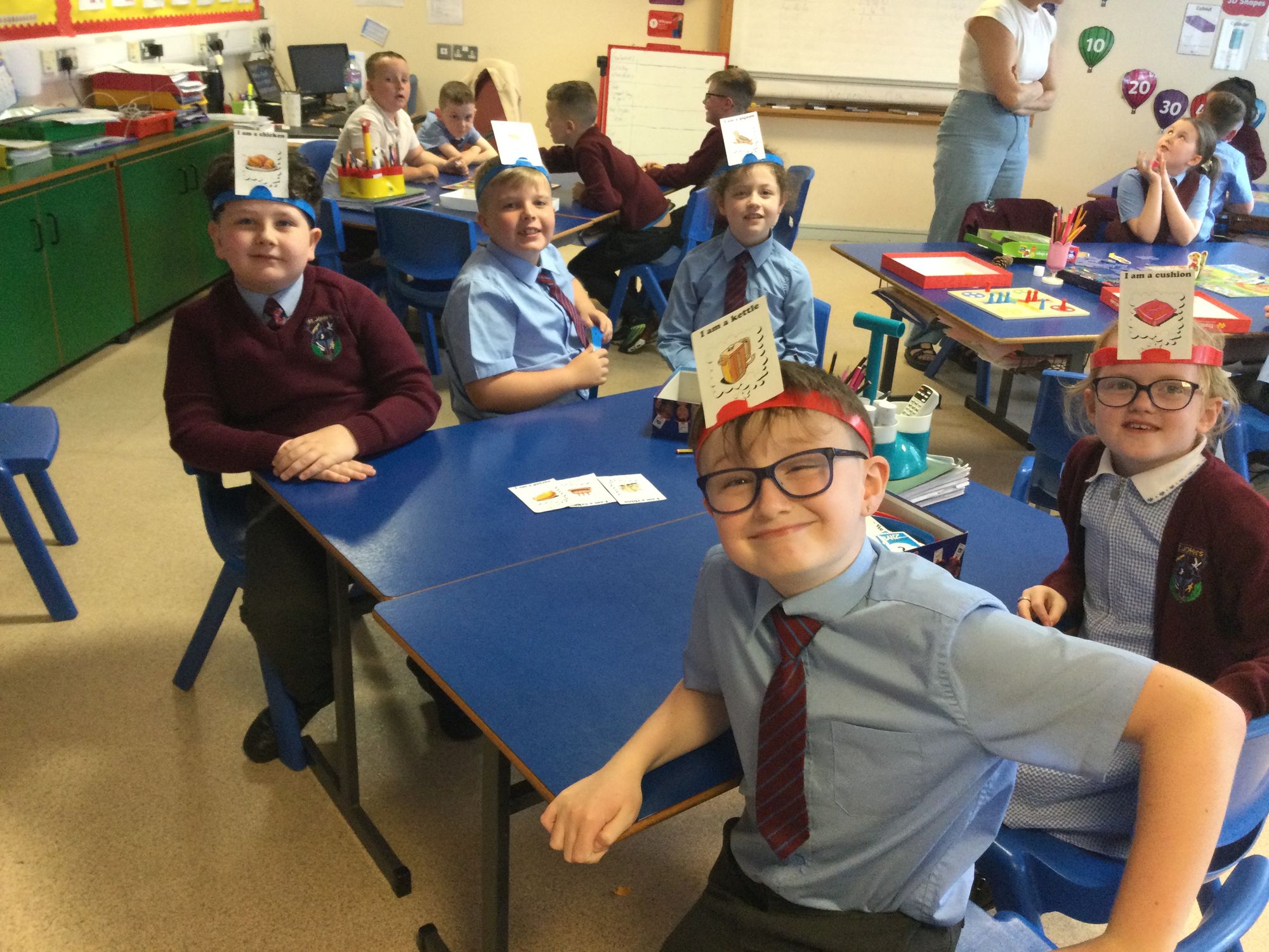 Year 4 spent this afternoon playing board games. l