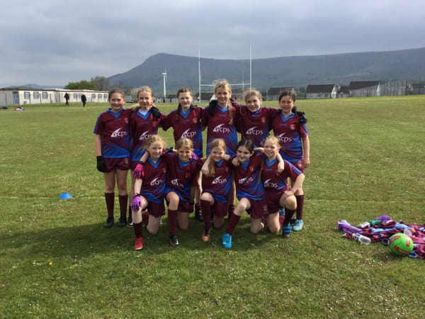 Congratulations to our Girls’ Gaelic Team on reaching the semi-final of St. Canice’s Cup in Dungiven yesterday. The girls were delighted to be refereed by Derry star Shane McGuigan!