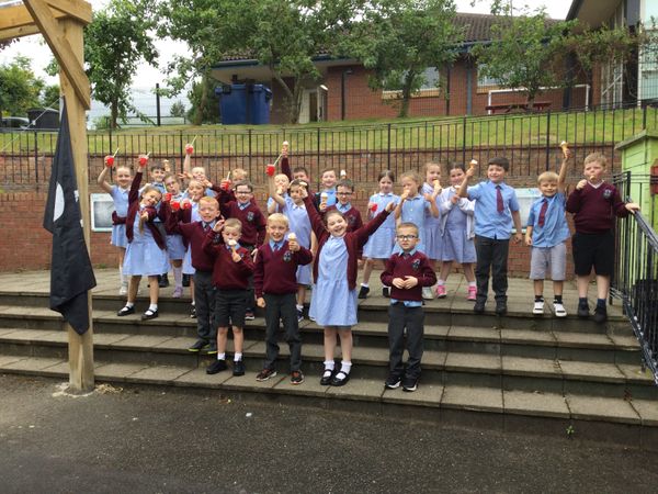 Year 3 enjoying a surprise visit from the ice cream van