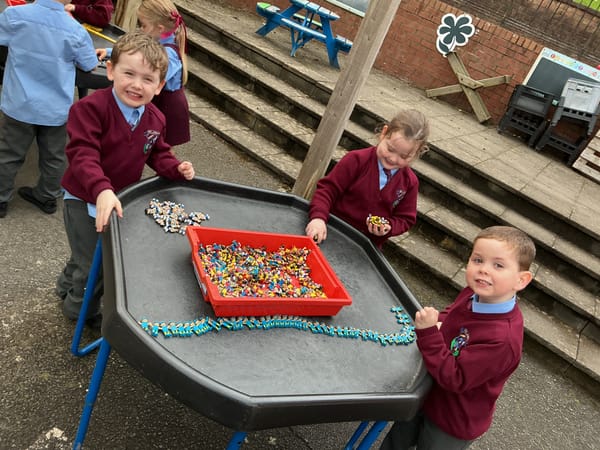 Year 1A and 1B Sorting Outdoors